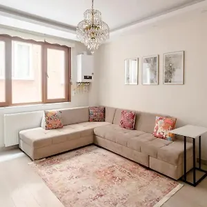 Istanbul'un Merkezinde Cevahir Avm Karsisi 1+1 Yeni Ev Апартаменты